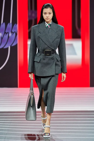 Look 3